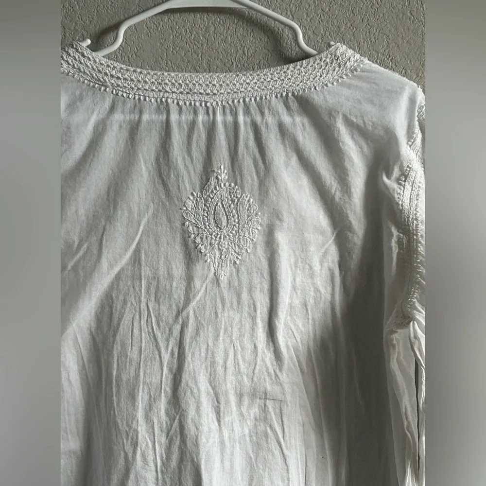 Catalog Favorites white v neck embroidered shirt, women’s large. 100% cotton. - Picture 5 of 9